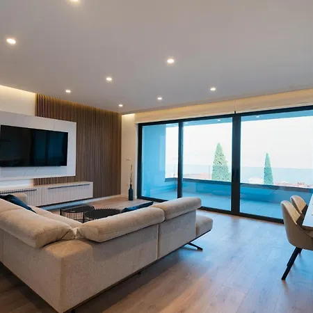 Luxurious In شقة *